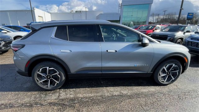 New 2026 Chevrolet Equinox EV LT image 2