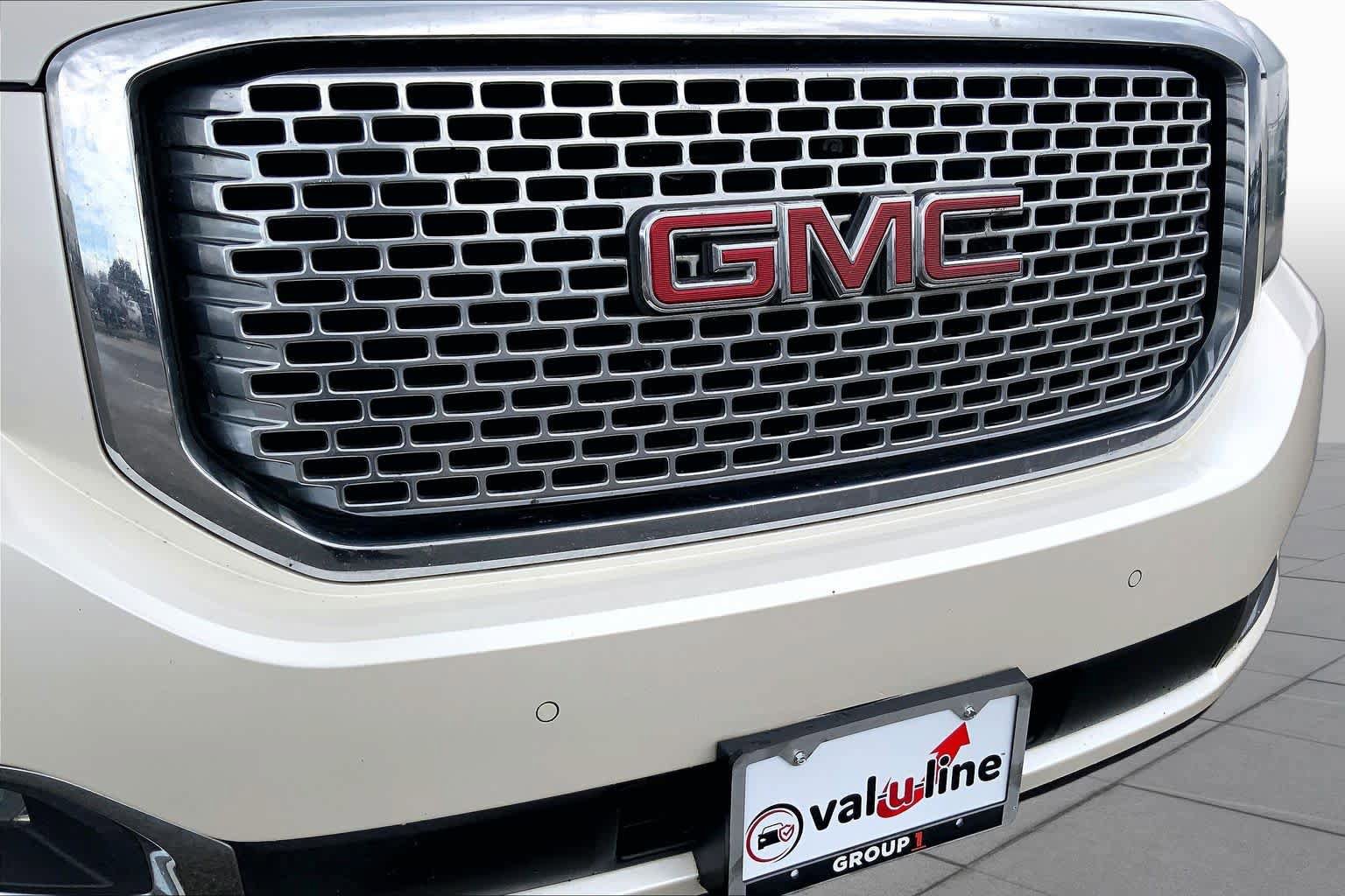 Used 2015 GMC Yukon Denali w/ Touring Package AWD/4WD image 28