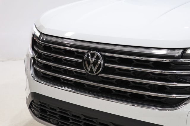 Used 2025 Volkswagen Atlas SE FWD image 12