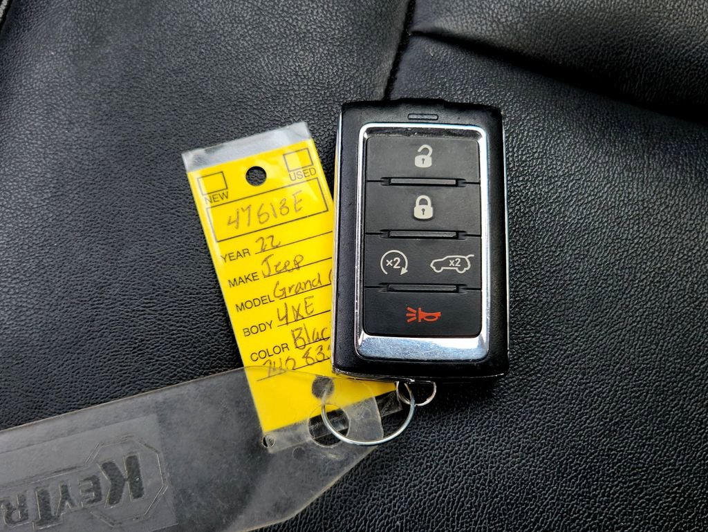 Used 2022 Jeep Grand Cherokee Limited 4xe image 32