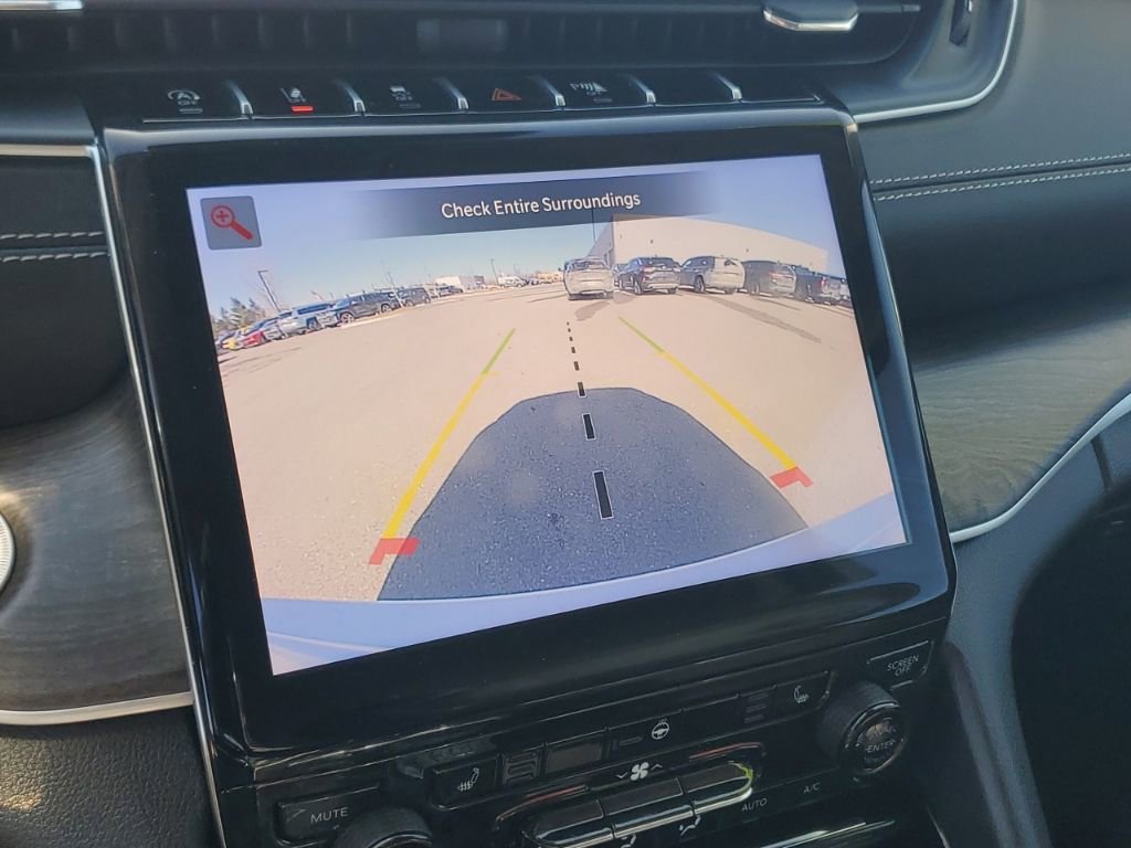 Used 2023 Jeep Grand Cherokee Limited image 21