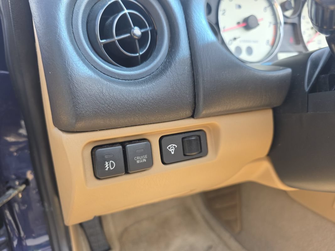 Used 2001 MAZDA MX-5 Miata RWD image 19