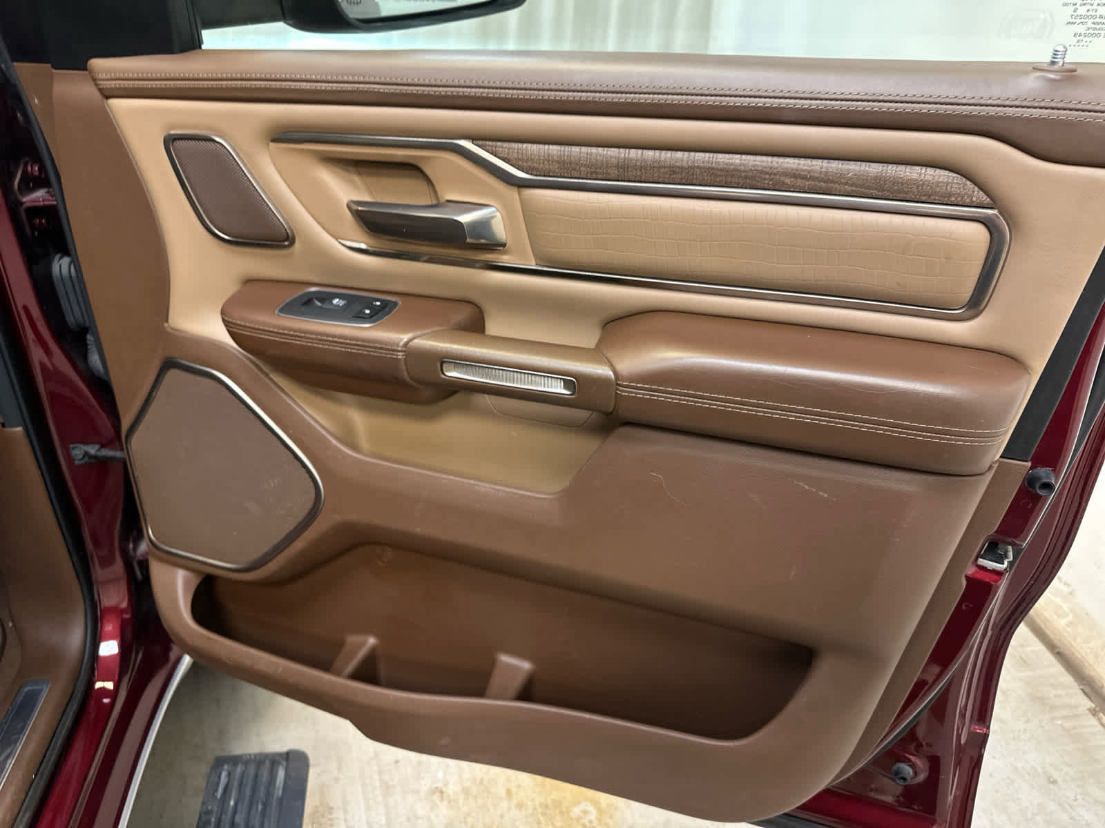 Used 2019 RAM 1500 Laramie Longhorn image 29