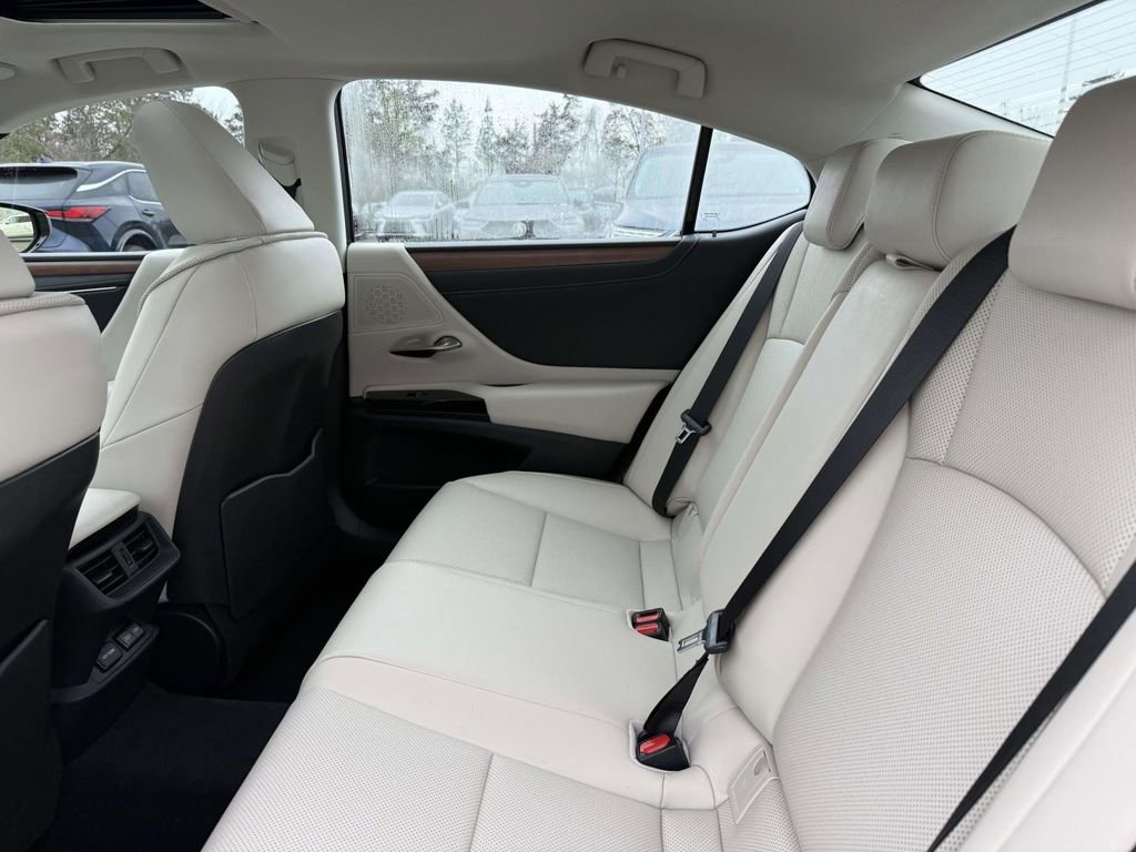Used 2025 Lexus ES 350 Premium image 17