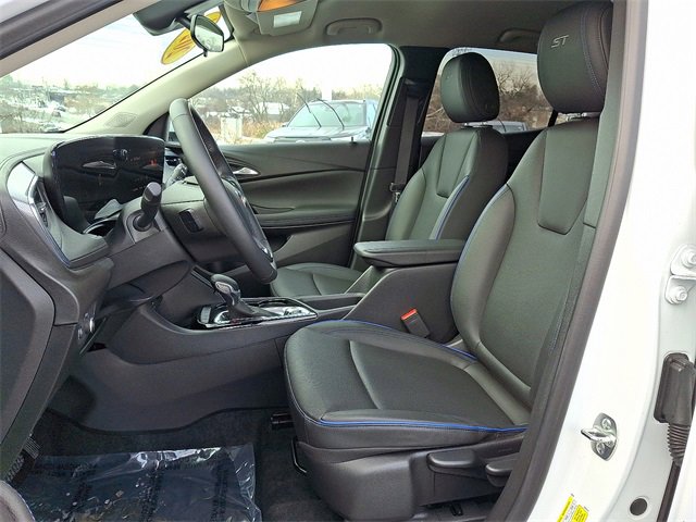 Certified 2025 Buick Encore GX Sport Touring image 13