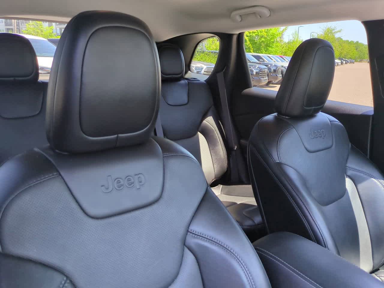 Used 2023 Jeep Cherokee Altitude Lux AWD/4WD image 7