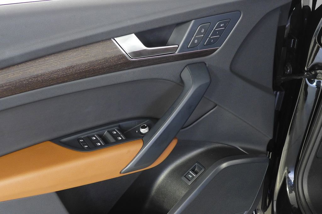 Used 2023 Audi Q5 2.0T Premium w/ Convenience Package image 12