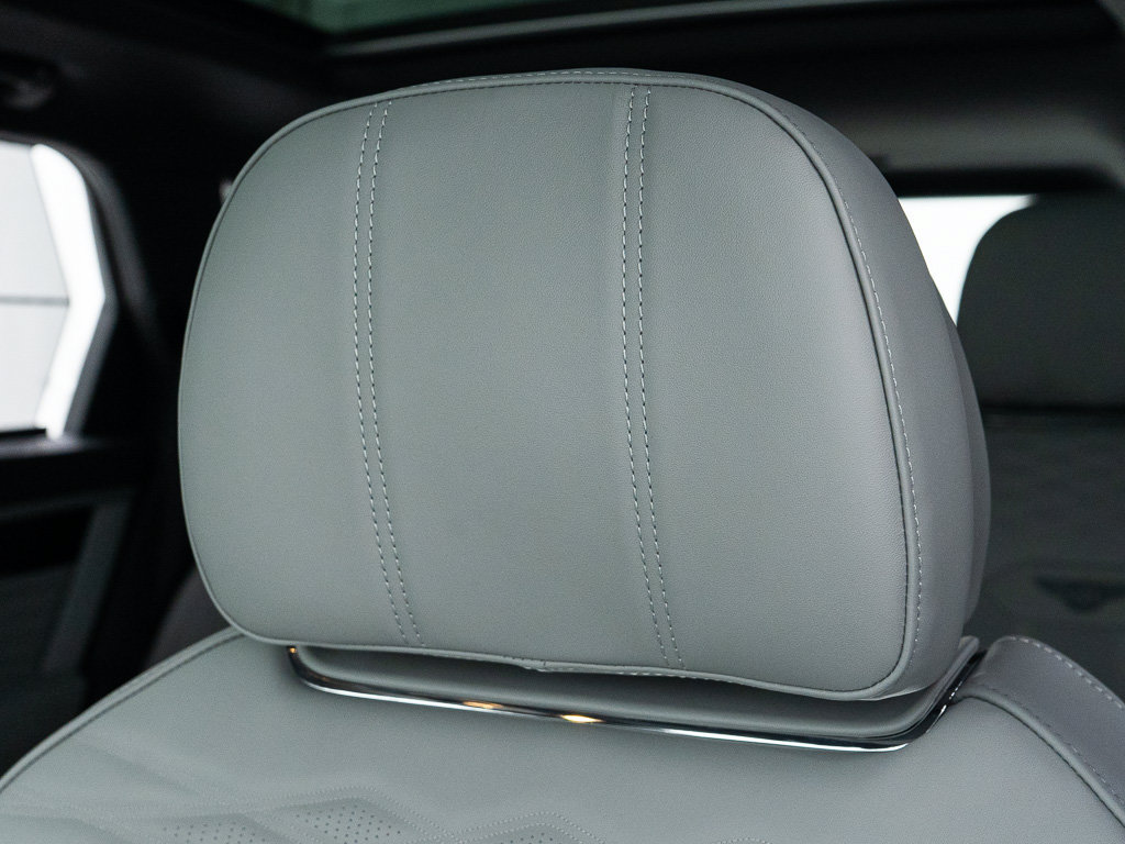 New 2026 Bentley Bentayga Extended Wheelbase AWD/4WD image 17