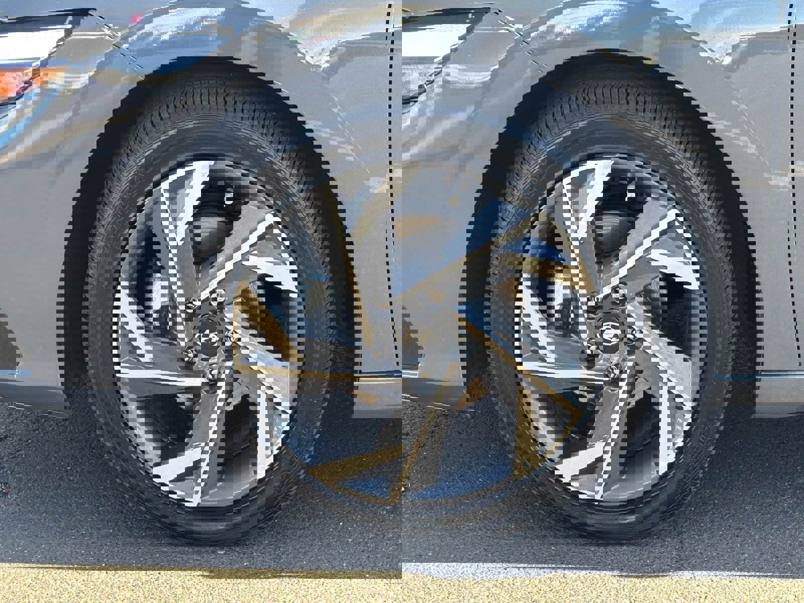 Used 2024 Hyundai Elantra Limited image 11