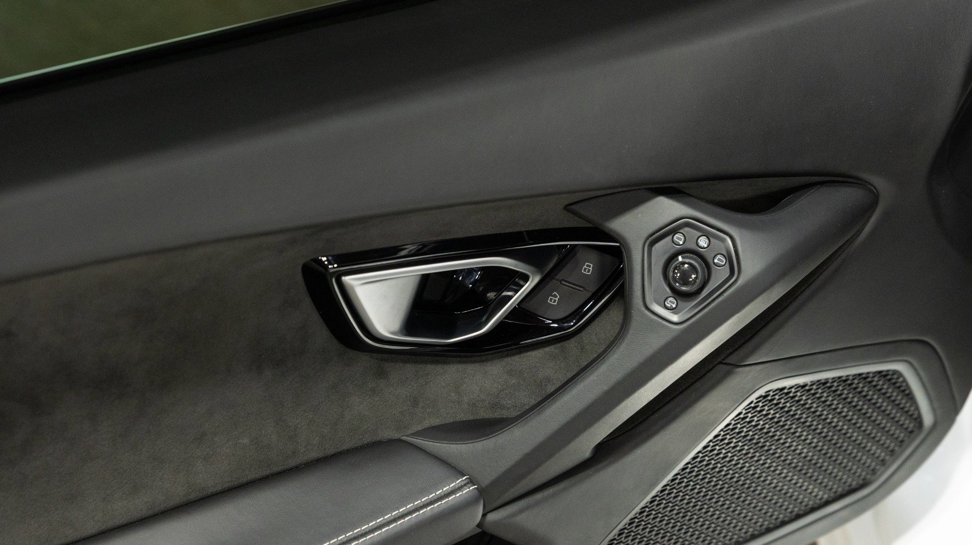 Used 2016 Lamborghini Huracan LP 610-4 image 38