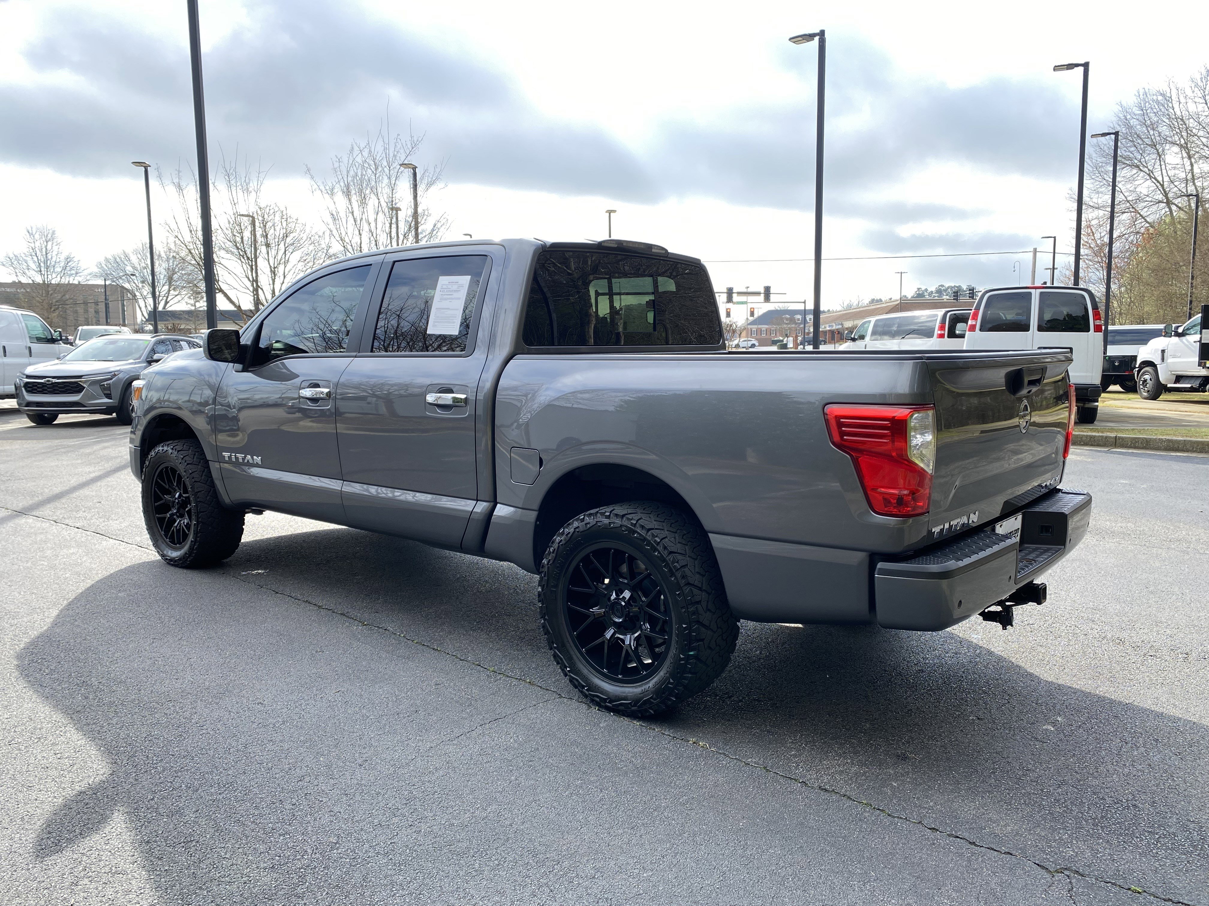 Used 2021 Nissan Titan SV AWD/4WD image 7