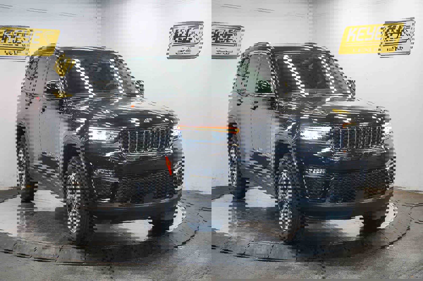 Used 2023 Jeep Grand Cherokee 4WD 4xe w/ Luxury Tech Group II image 5
