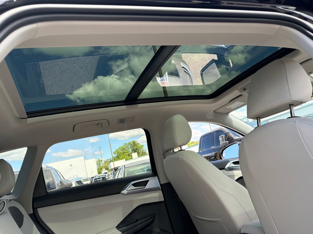 New 2026 Volkswagen Taos SE AWD/4WD image 9