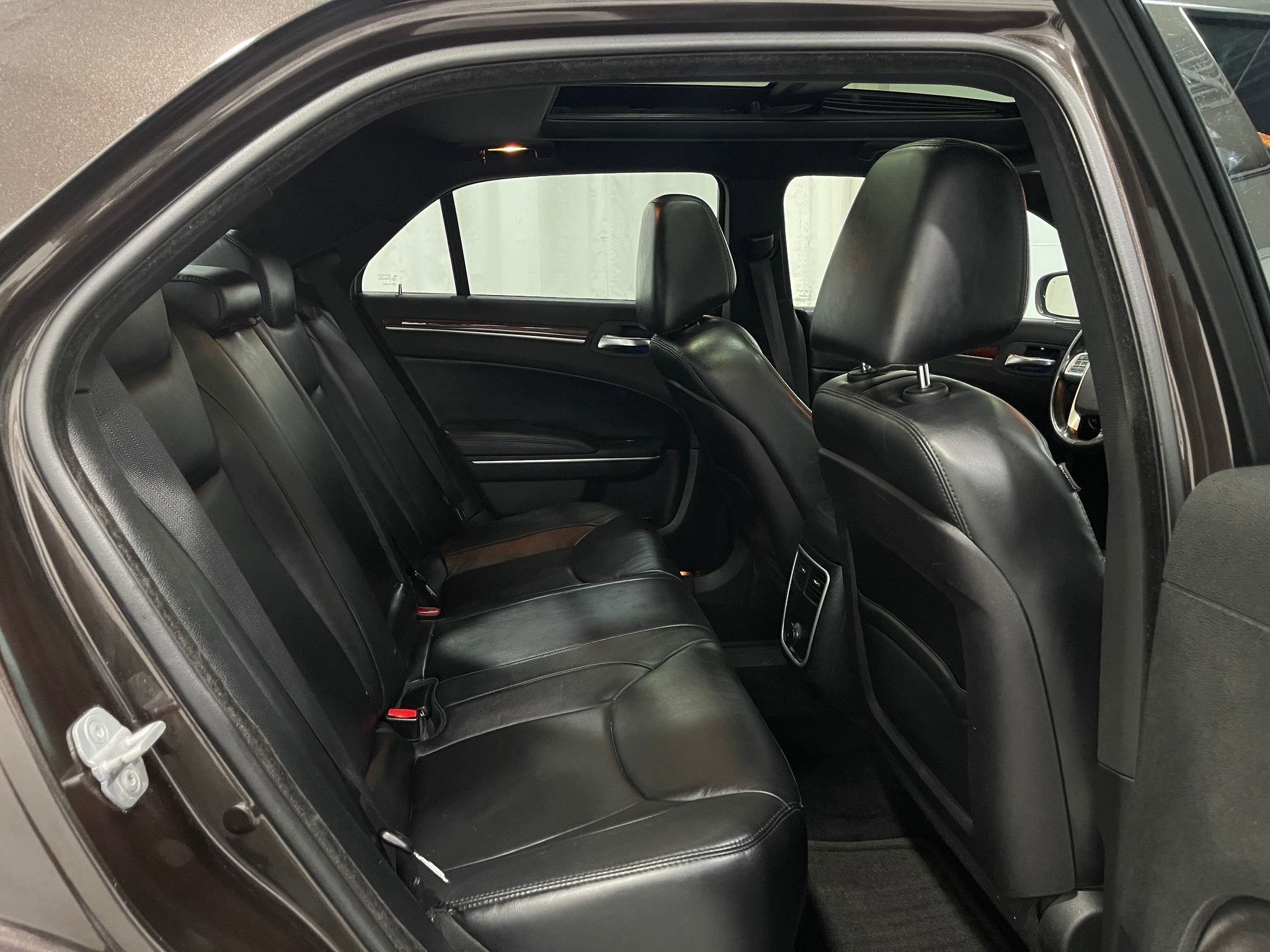 Used 2012 Chrysler 300 Limited image 28