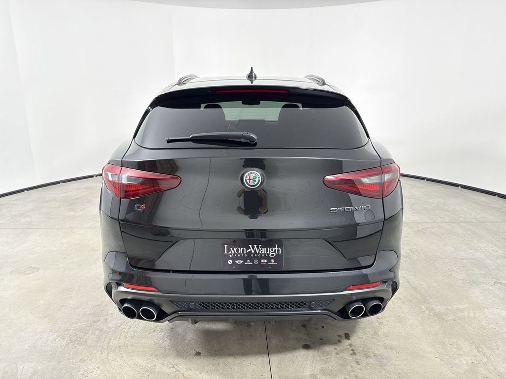 Used 2020 Alfa Romeo Stelvio Quadrifoglio image 6