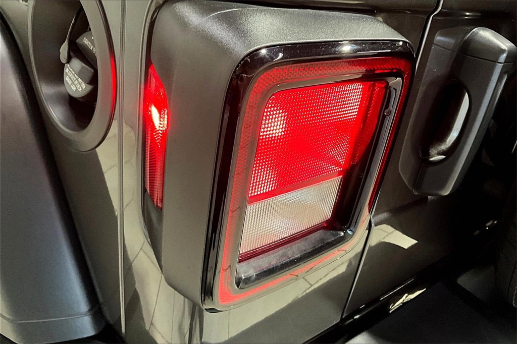 Used 2021 Jeep Wrangler Unlimited Sport image 23