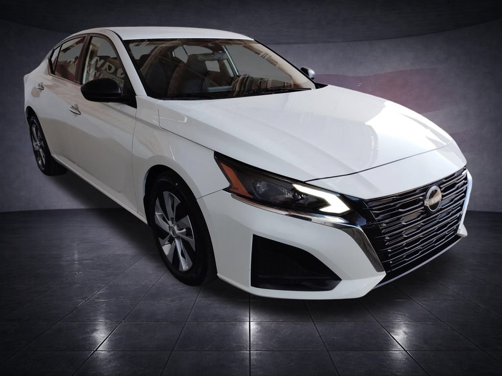 Used 2024 Nissan Altima 2.5 S FWD image 7