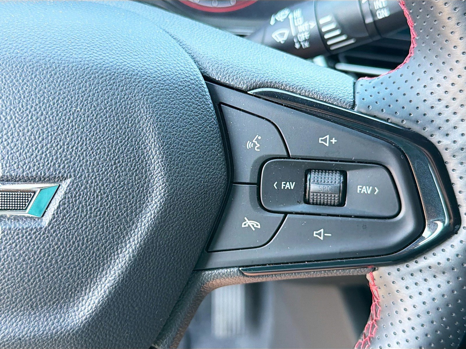Used 2025 Chevrolet Trax RS w/ Driver Confidence Package FWD image 13