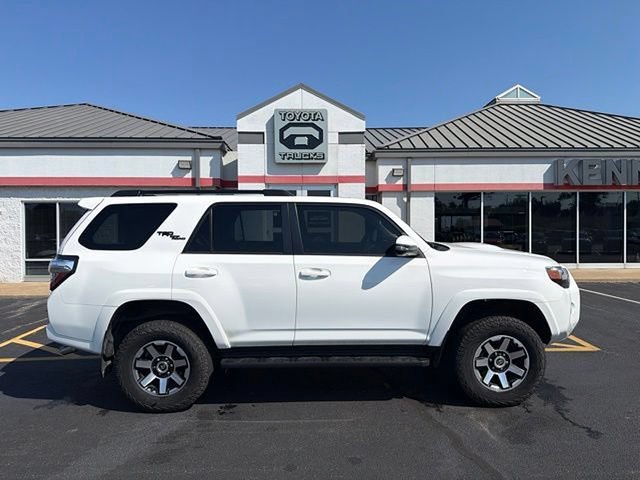 Certified 2022 Toyota 4Runner TRD Off-Road Premium AWD/4WD image 11
