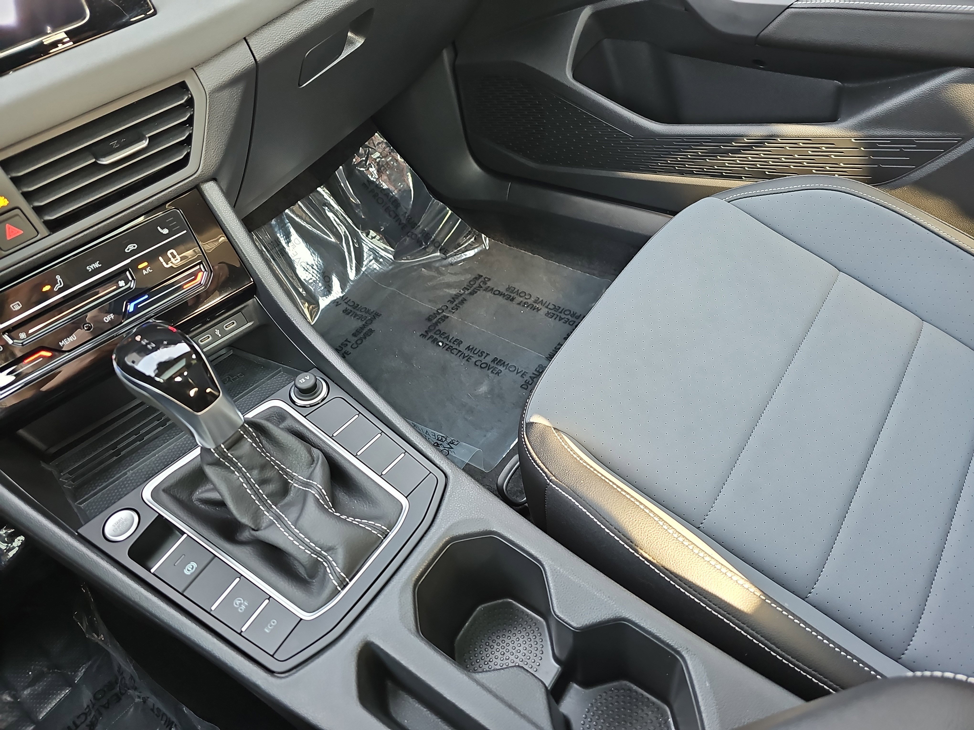 Used 2025 Volkswagen Jetta SE w/ Sunroof Package FWD image 25