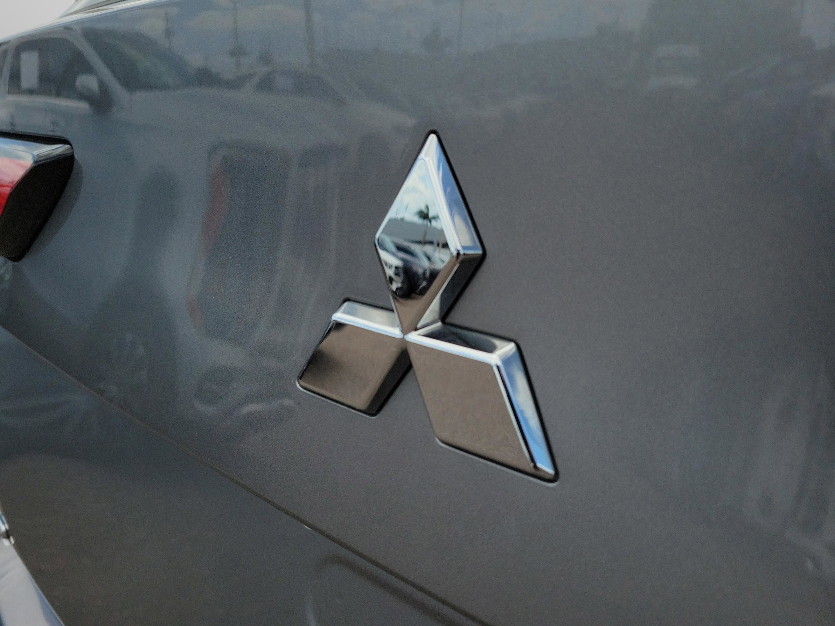Used 2022 Mitsubishi Outlander SE image 7