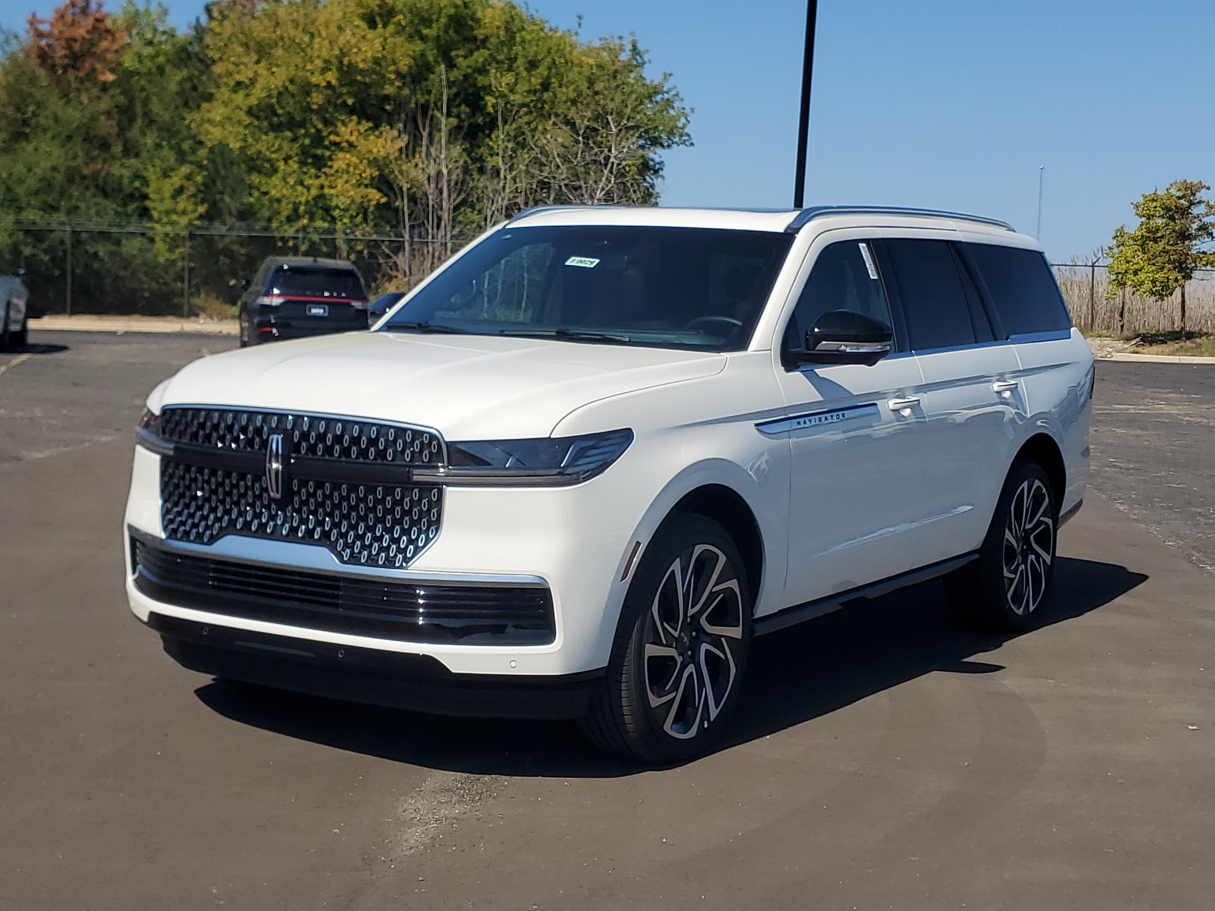 New 2027 Lincoln Navigator Reserve AWD/4WD image 2