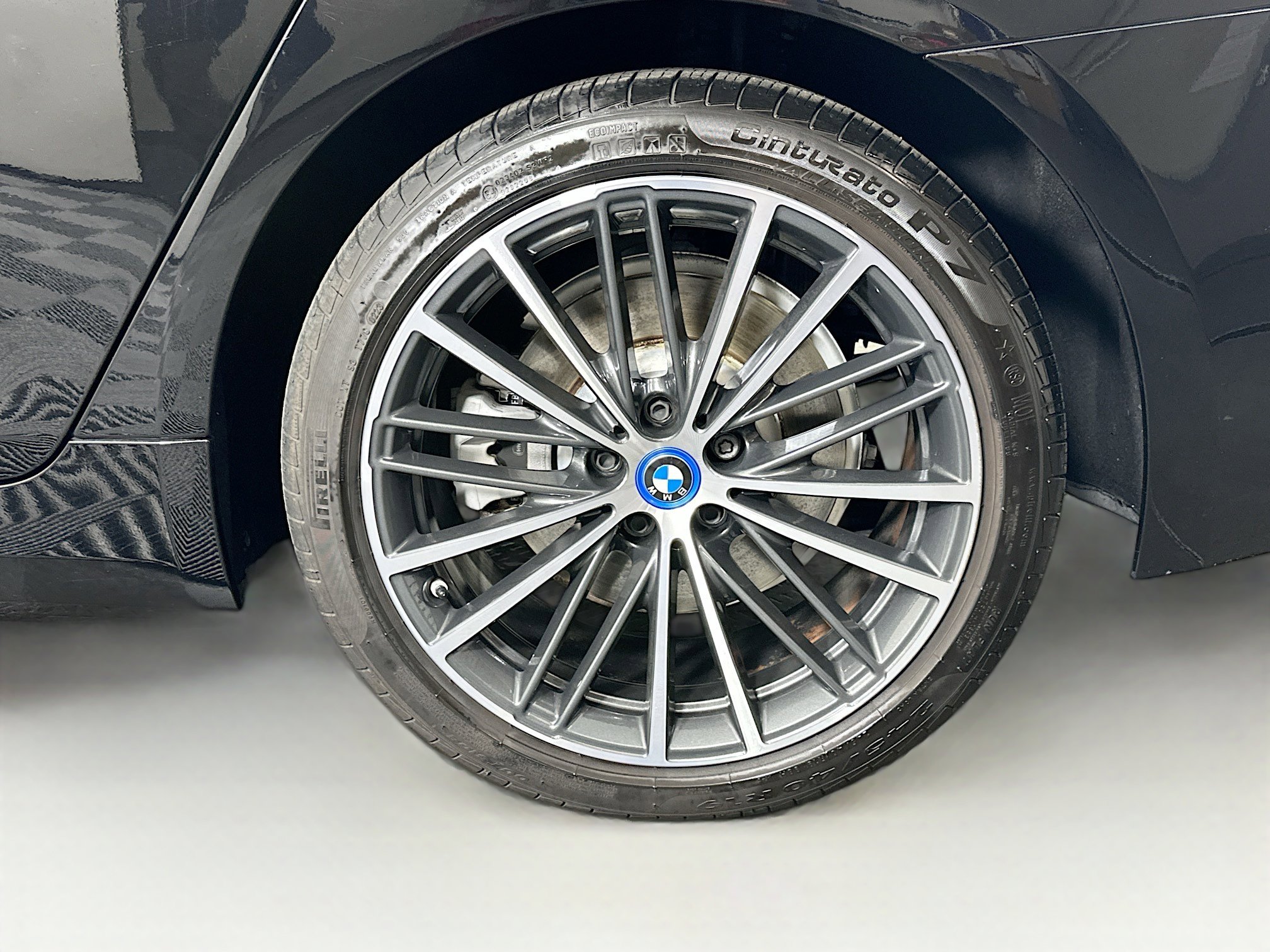 Used 2023 BMW 530e w/ Convenience Package image 11