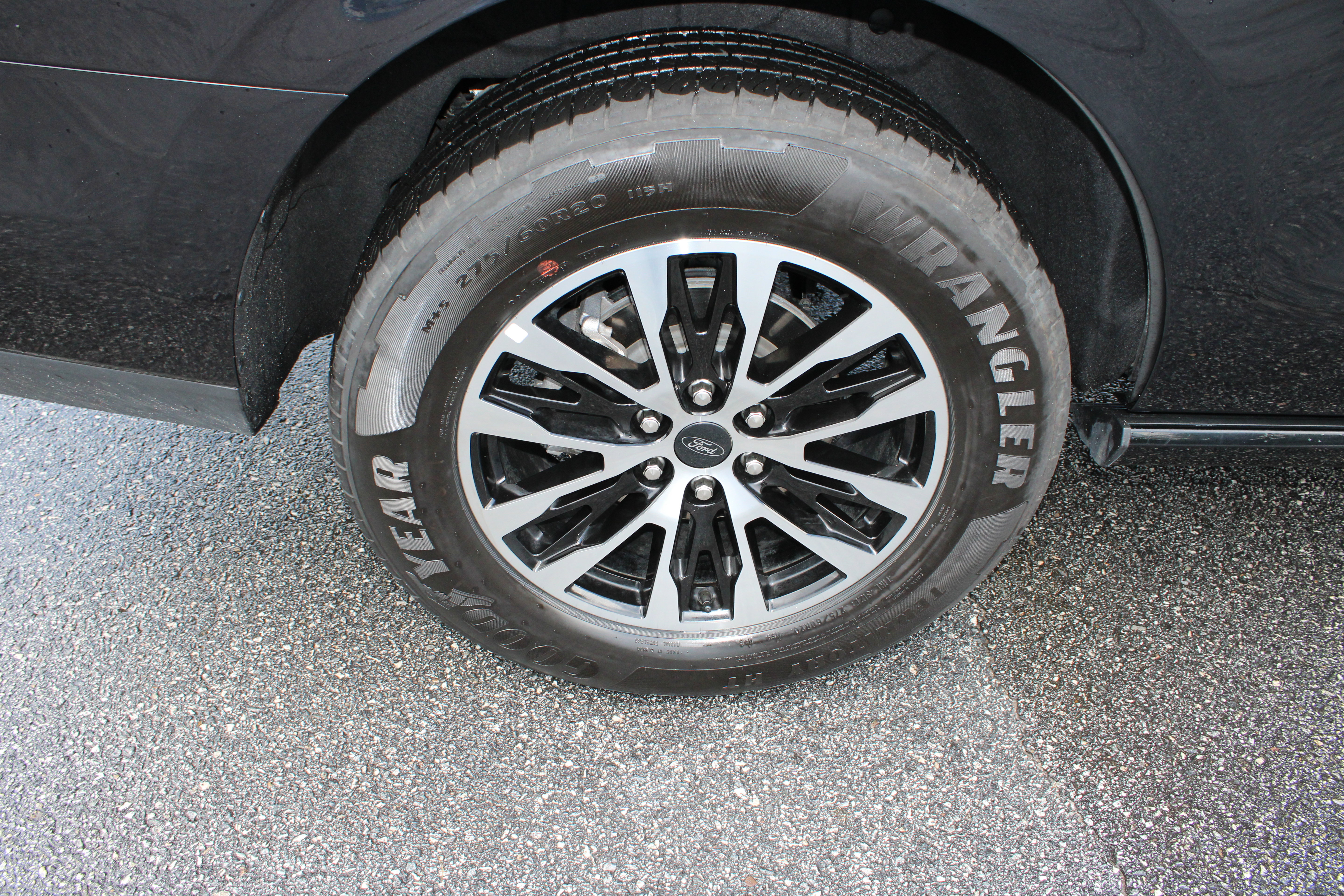 Used 2025 Ford Expedition Platinum AWD/4WD image 14