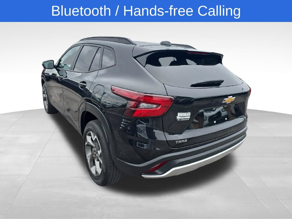 Used 2025 Chevrolet Trax LT w/ LT Convenience Package FWD image 4