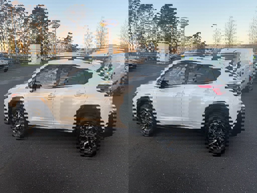 Used 2024 Subaru Crosstrek 2.0i Premium image 2