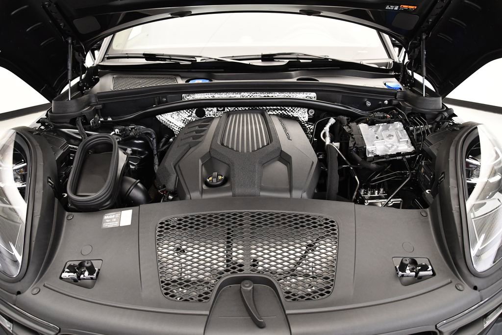 Used 2025 Porsche Macan image 10