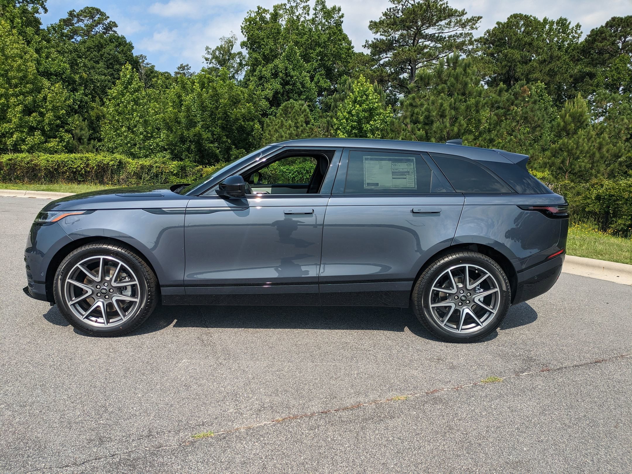 New 2026 Land Rover Range Rover Velar Dynamic SE image 9