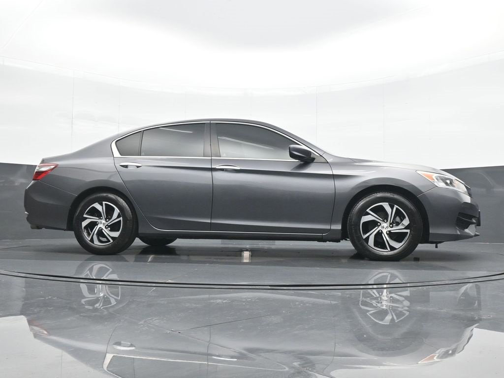 Used 2017 Honda Accord LX image 22