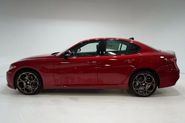 New 2025 Alfa Romeo Giulia AWD w/ Driving Assist Package image 4