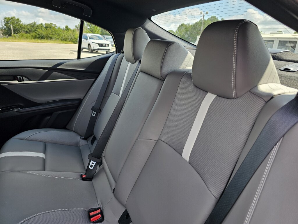 Used 2025 Toyota Camry SE w/ Convenience Package FWD image 36
