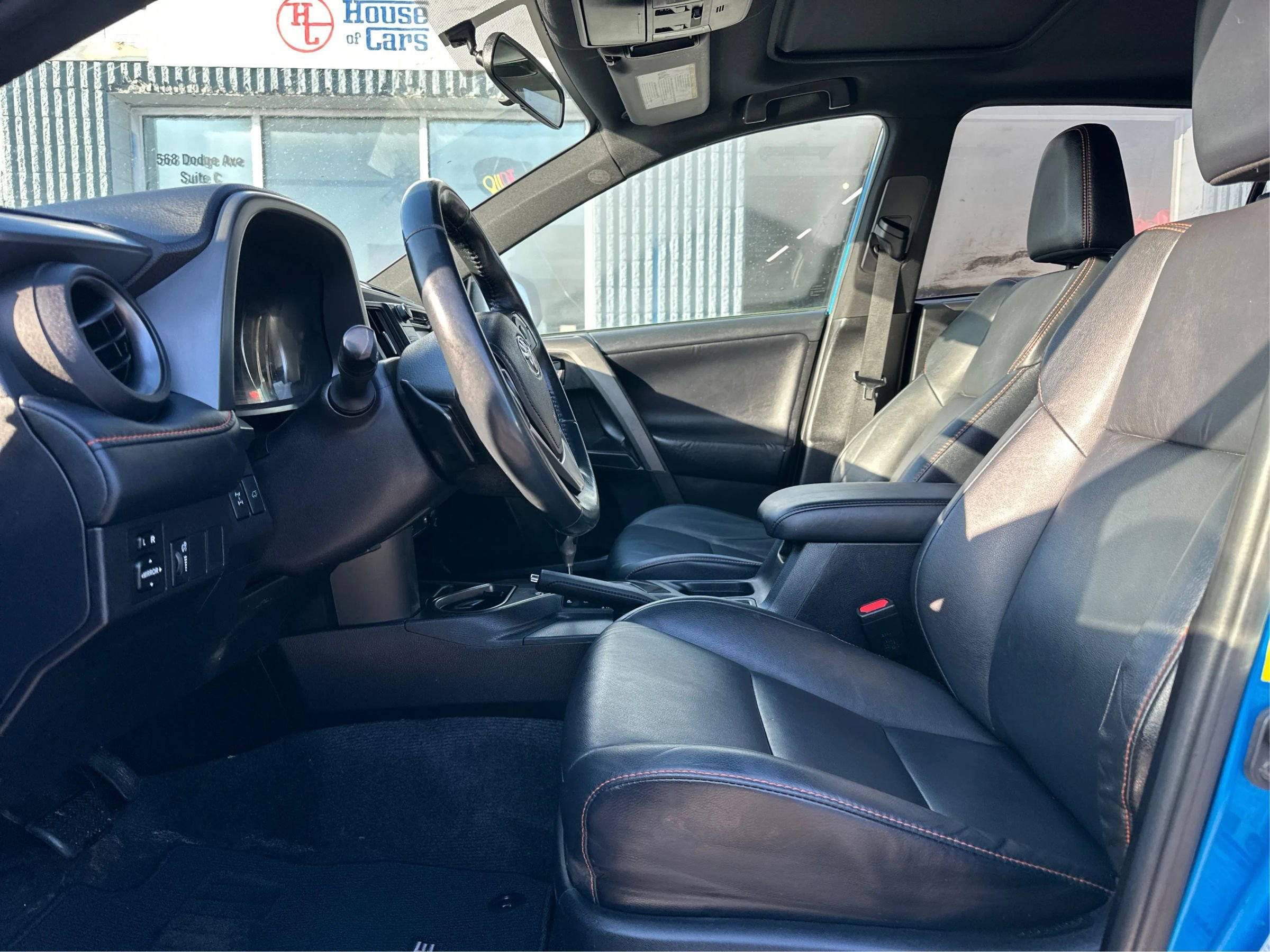 Used 2016 Toyota RAV4 SE image 9