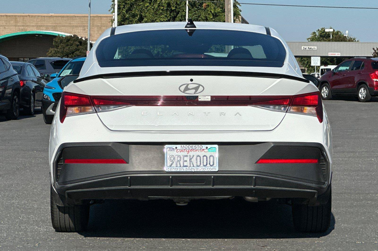 Used 2025 Hyundai Elantra Sport FWD image 4