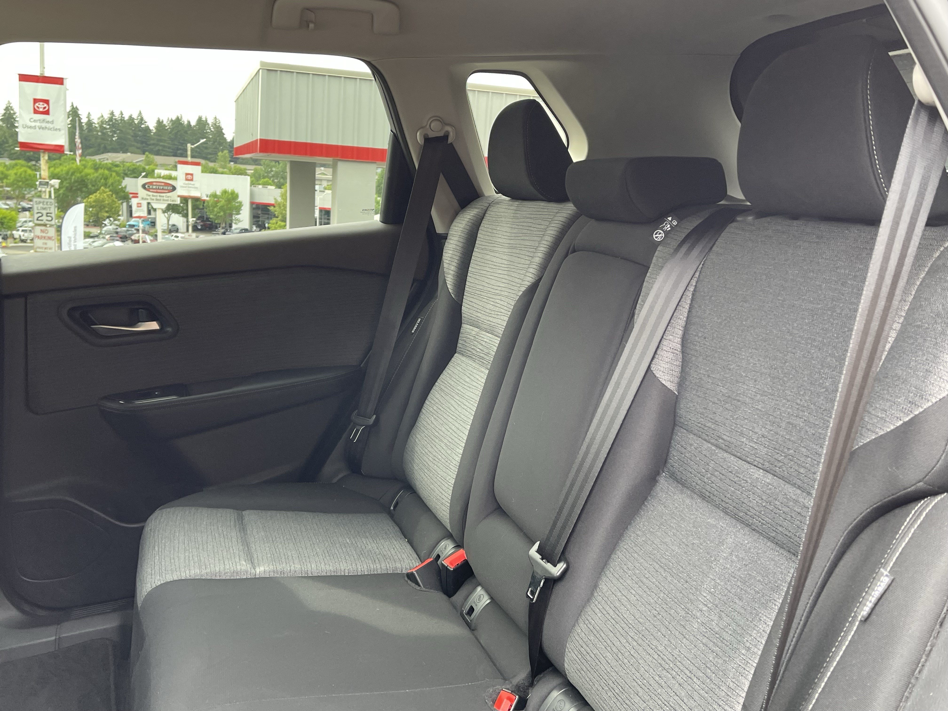 Used 2022 Nissan Rogue SV AWD/4WD image 14