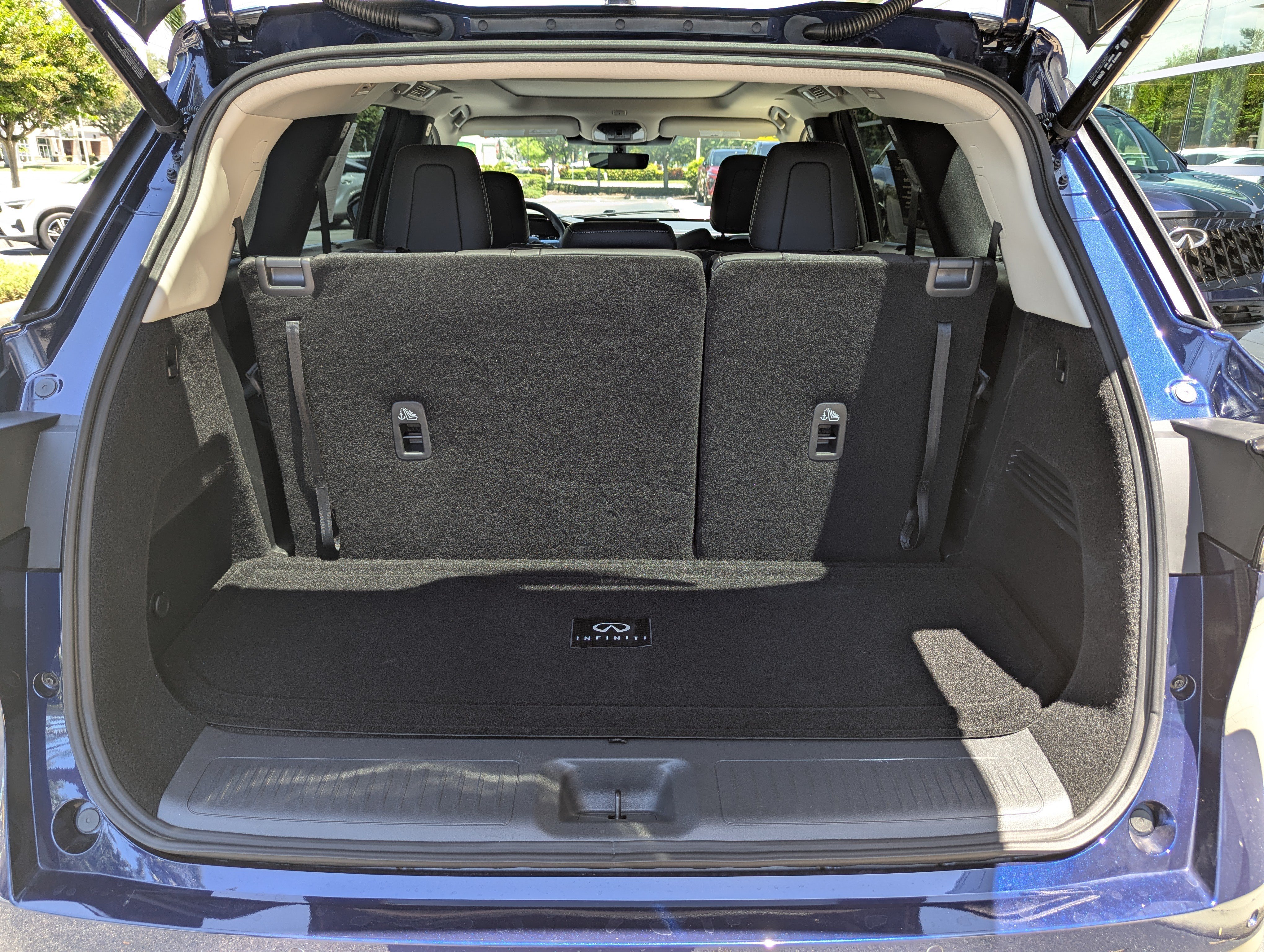 Certified 2026 INFINITI QX60 Luxe w/ Cargo Package FWD image 11