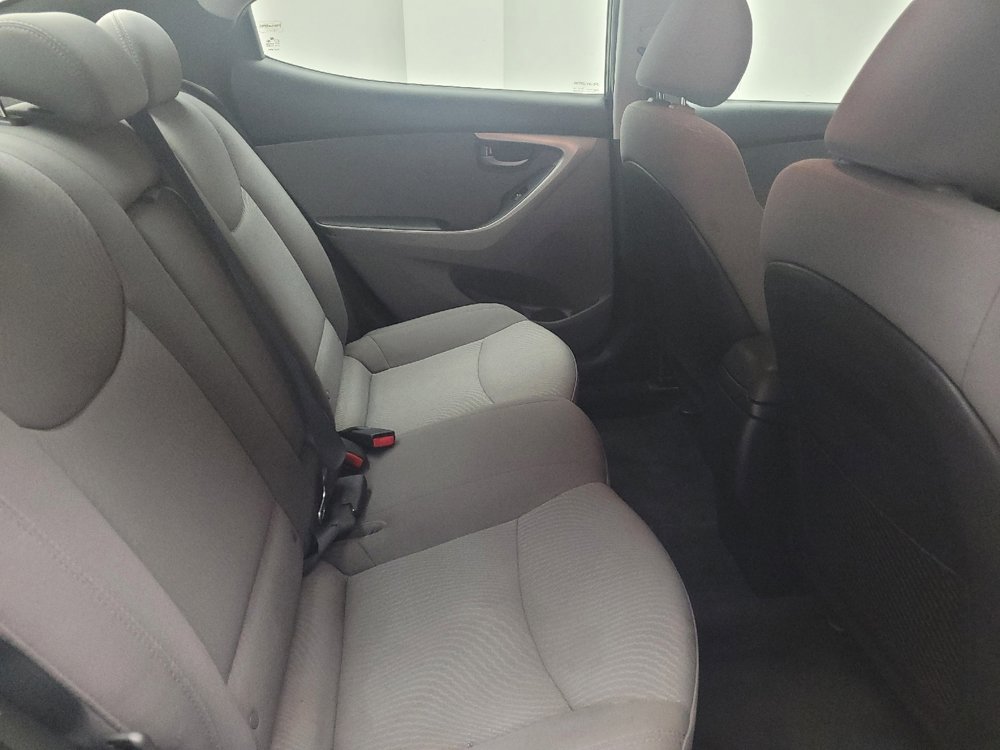 Used 2014 Hyundai Elantra SE w/ Option Group 02 FWD image 19