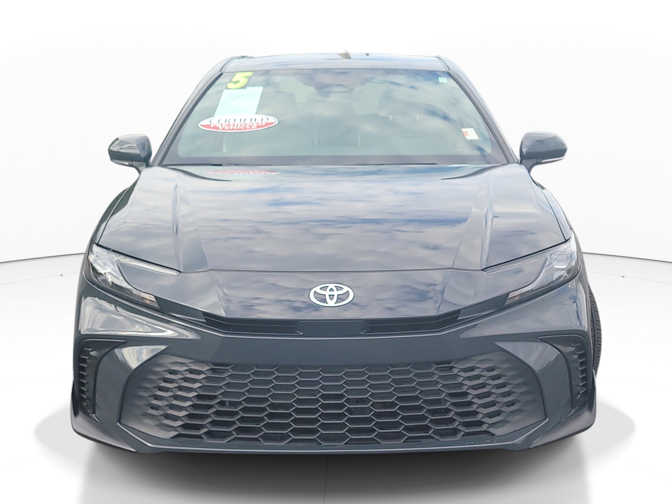 Used 2025 Toyota Camry SE image 2