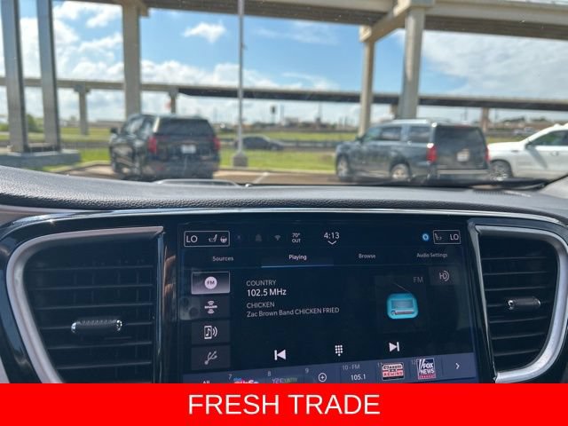 Used 2024 Chrysler Pacifica Premium FWD image 28