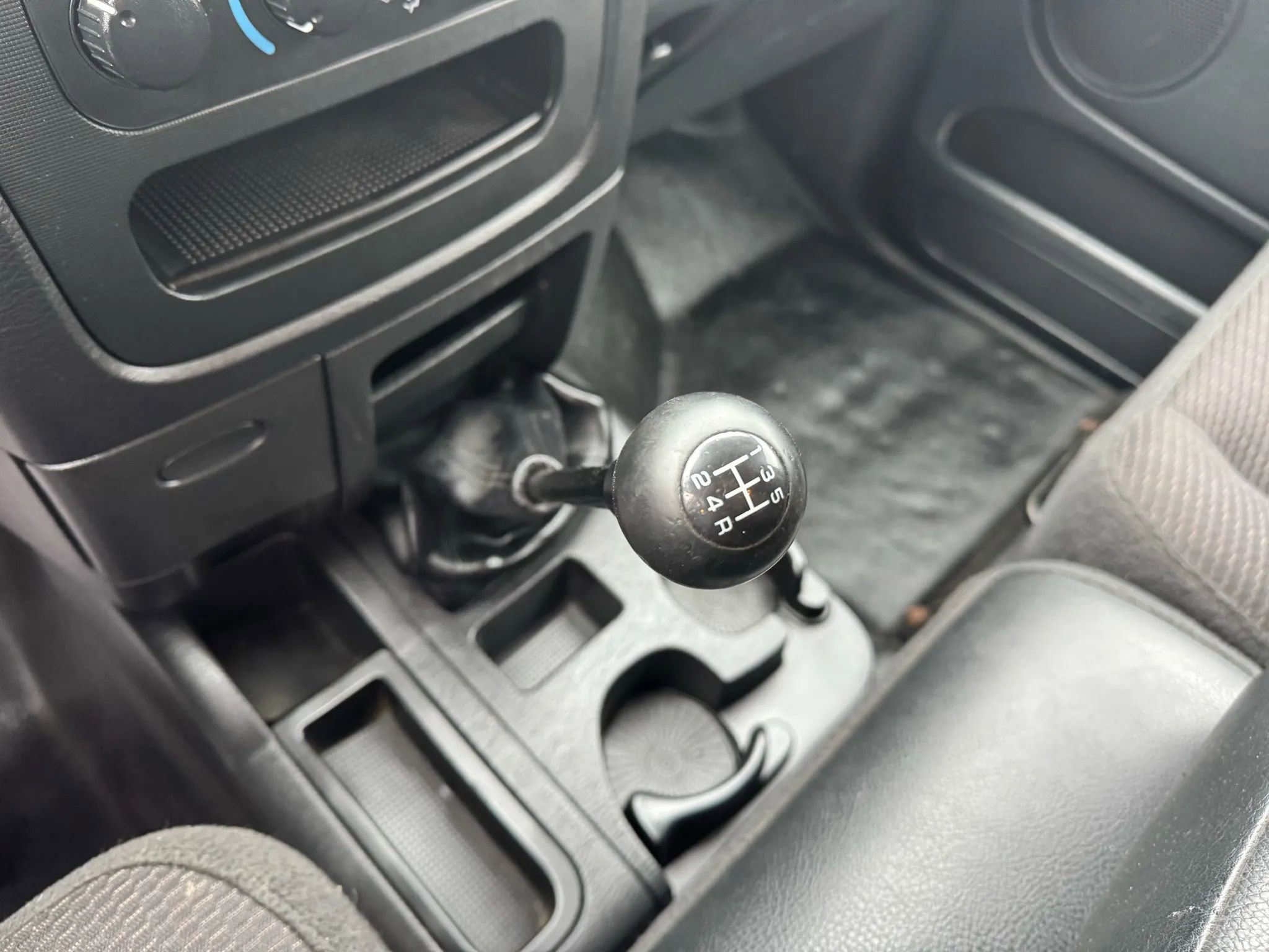 Used 2004 Dodge Ram 1500 Truck ST image 19