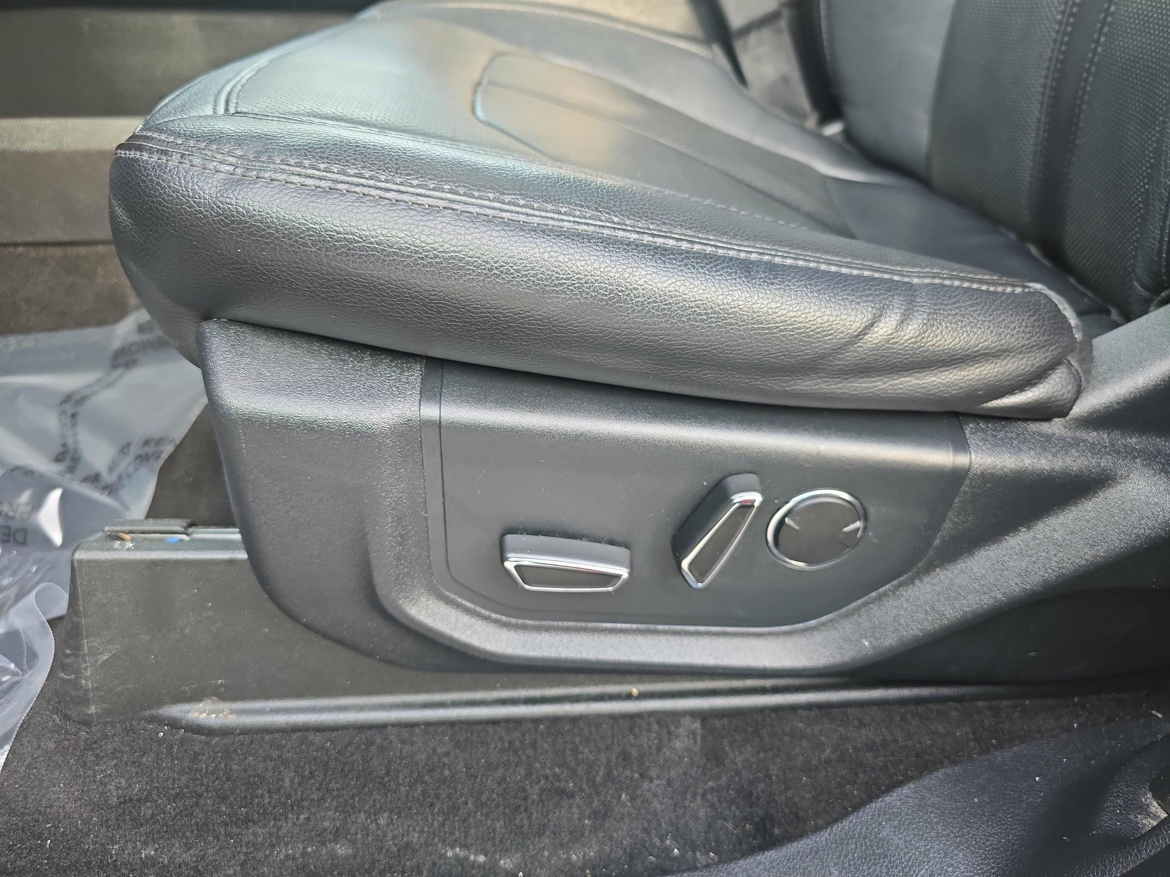 Used 2019 Ford Expedition Limited w/ Equipment Group 301A image 30