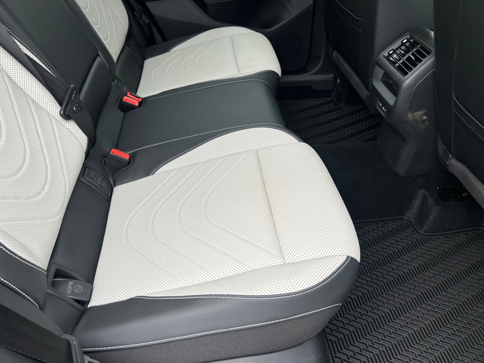 Certified 2025 Volkswagen Tiguan SE AWD/4WD image 29