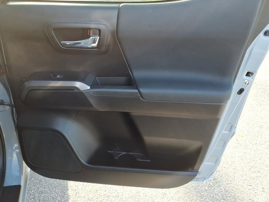 Used 2019 Toyota Tacoma TRD Sport image 19