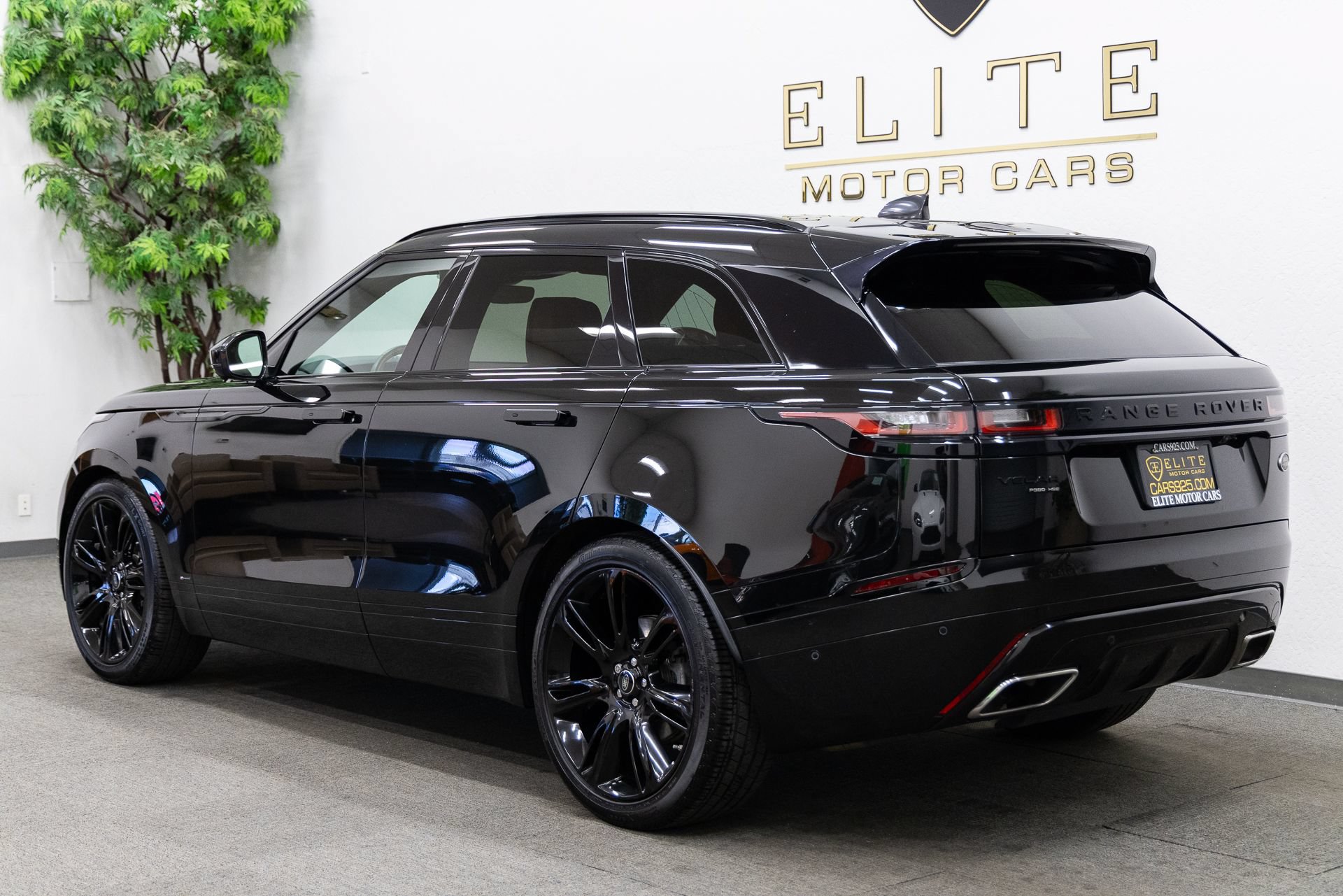 Used 2019 Land Rover Range Rover Velar R-Dynamic HSE AWD/4WD image 3