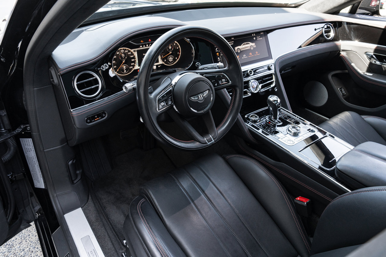 Used 2024 Bentley Flying Spur V8 AWD/4WD image 2
