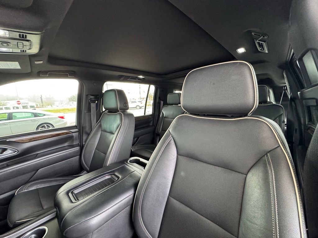 Used 2021 Chevrolet Suburban Premier w/ Premium Package RWD image 15
