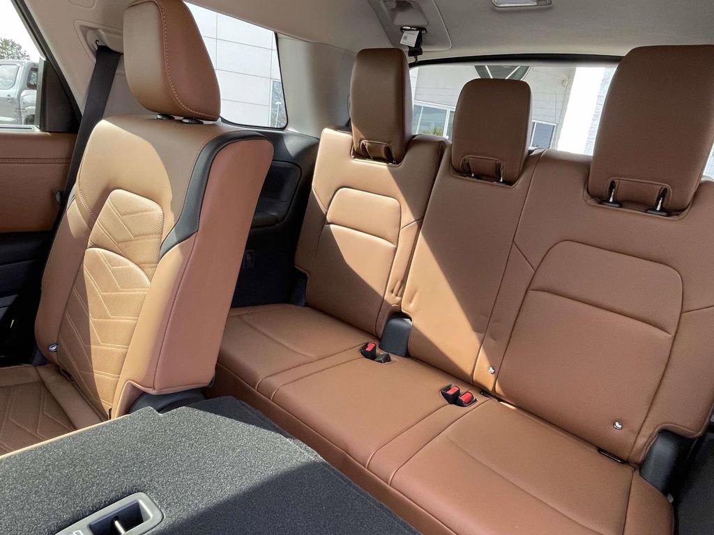 Used 2025 Nissan Pathfinder Platinum w/ Cargo Package image 11